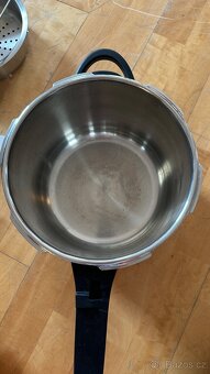 Tlakový hrnec značky Tefal 5L - 4