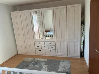 Masivní ložnice v mediteránském stylu (3433) - 4
