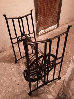 Litinový podstavec na stůl - 4