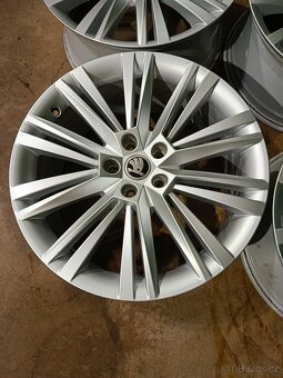 Alu Skoda 19" 5x112 8J et44 - 4