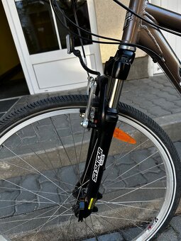 GT Nomad – pohodlné trekové kolo, rám 15", Shimano Acera - 4