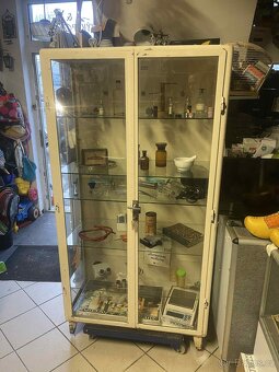 Stará lékařská skříň - 4