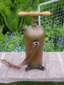 MOSAZNÝ ZAHRADNÍ POSTŘIKOVAČ - 4