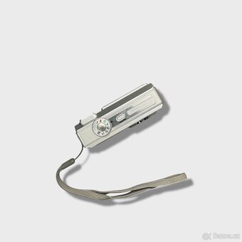 KONICA MINOLTA DiMAGE E500 - 4