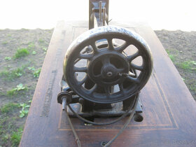 Starožitný šicí stroj - 4