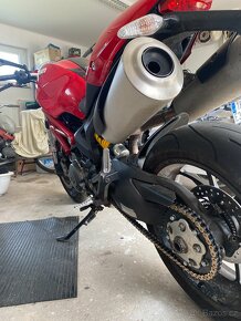 Ducati Monster 796 - 4