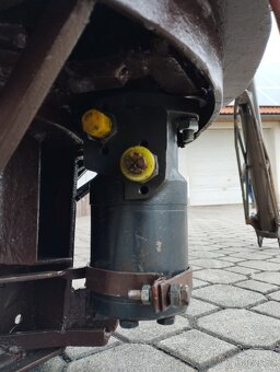 Prodám starší hydraulickou ruku - 4