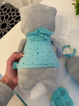 Šumící mazlíček Medvídek Lena 33 cm - 4
