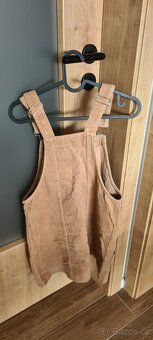 Manšestrové hnědé lacláčové šaty Bershka - 4