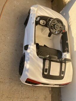 Dětské elektrické autíčko Audi R8 Spyder – nefunkční - 4