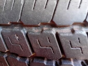 Prodam pouzite pneu 185/60R12C - 4