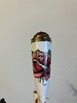 Retro porcelánová fajfka s motivem růže a dřevěná fajfka - 4