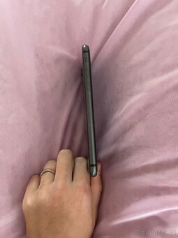 iPhone 8 - 4