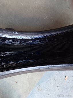 Samozacelující letní pneu značky Hankook Ventus S1evo 235/55 - 4