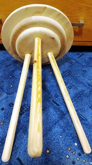 Květinový stolek na trojnožce.,., - 4