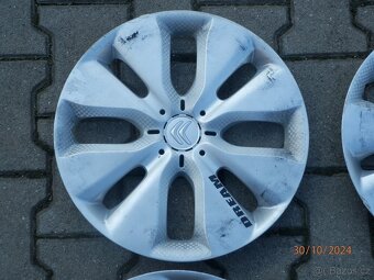 4xOriginál poklice kol na CITROEN C3 15tky. - 4