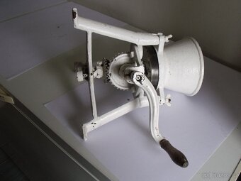 Šrotovník ruční, mlýnek na obilí - 4