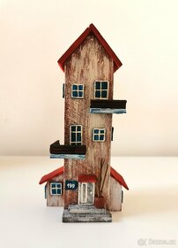 Dřevěná dekorace ve tvaru domku - 4