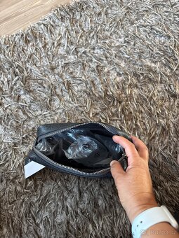 Krásné unisex cross body značka guess - 4