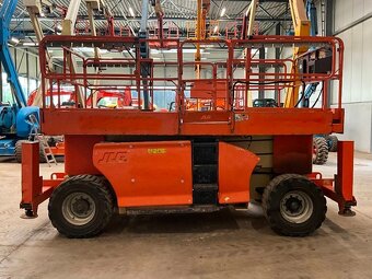 TERÉNNÍ NŮŽKOVÁ PLOŠINA JLG 3394 RT - 4
