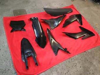 Prodám plasty na KTM - 4