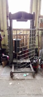 Hydraulický lis do země - 4