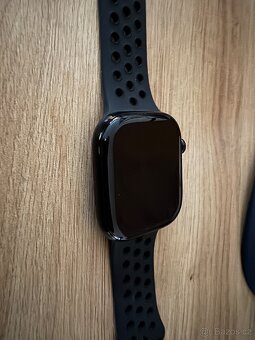 Apple Watch Series 10 GPS 46mm klavírně černé hliníkové pouz - 4