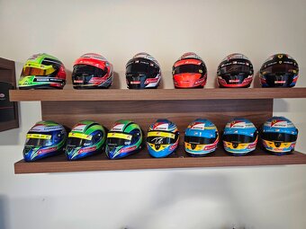 Prodám helmy 1:2 pilotů Ferrari - 4