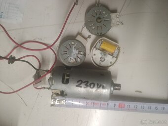 Motorky na 230V pro různé pohony - 4