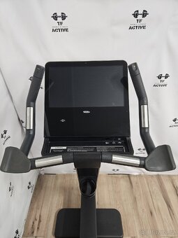 Vzpřímené kolo technogym artis unity 3.0 - 4