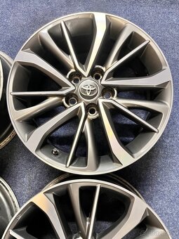 5x114,3 R17 Originál alu Toyota Avensis - 2017 - 4