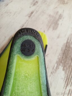37 velikost, ploutve - 4