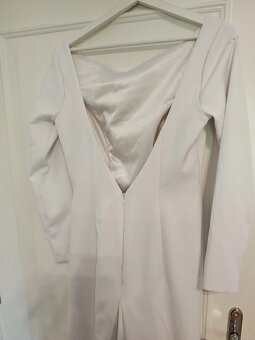 Sexy svatební šaty s odhalenými zády - 4