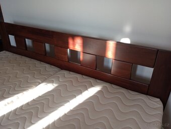 Velká masivní manželská postel tmavý dub - 4