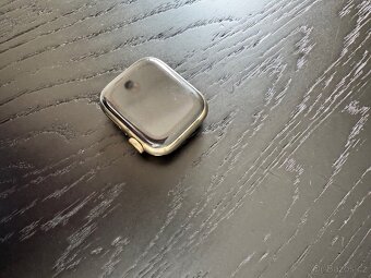 Apple hodinky, serie 8, Gold Stainless Steel Case - 4