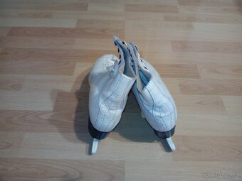 Dívčí brusle bílé Botas 240mm - 4