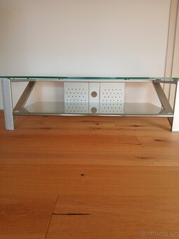 Stolek pod televizi skleněný - 4