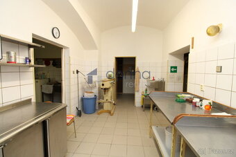 Pronájem obch. prostor 200m2, ulice Jirečkova, Praha 7 - Let - 4