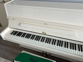 piano zn.Rösler, bílé,model 108 II,vč.stoličky - 4