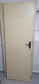 REZERVACE Masivní dřevěné dveře 1x 80P, 2x 65P za odvoz - 4