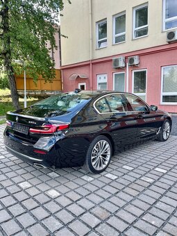 BMW G30 FL 530e/215kw, Luxury Line, pěkný vůz - 4