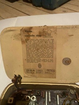 TESLA T2800B – retro přenosné rádio v orig. koženém pouzdře - 4