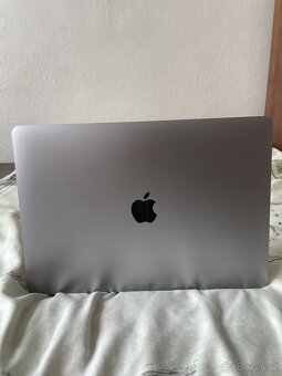 MacBook Pro 13" M2 (2022) – 8 GB RAM, 256 GB SSD, Touch Bar - 4
