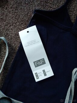 Dámské trička a tílka převážně velikosti S. - 4