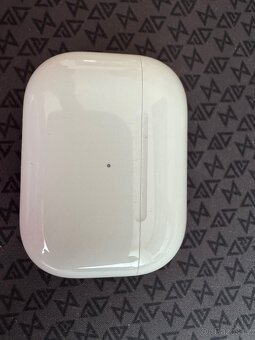 Apple AirPods Pro - 4