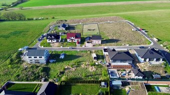 Krásný stavební pozemek na prodej za Prahou, 743 m2 - 4