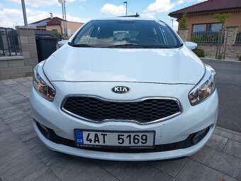 Kia Cee'd hatchback - 4