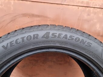 Celoroční Goodyear 235/50/18 - 4
