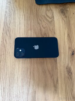 Apple iPhone 12 64GB Cerna - 4