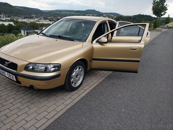 PRODÁM VOLVO S60 SEDAN 2.4i 103kW MANUÁL - 4